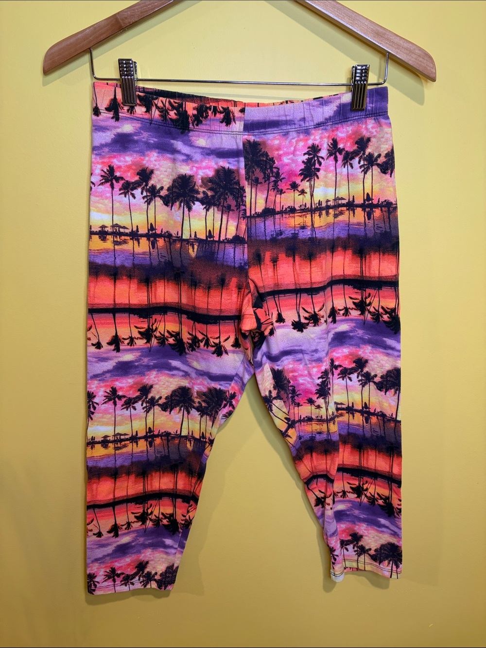 No Boundaries Sunset Palm Capri Leggings - Purple & Orange Juniors Large NWOT